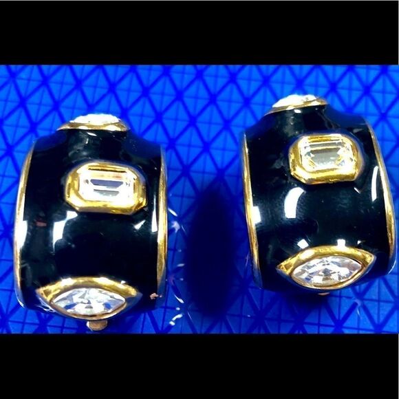 Vintage signed Swarovski Swan Clip-on Black Enamel & gemstone Earrings - Picture 3 of 5
